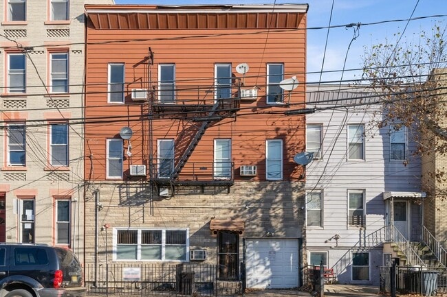 Building Photo - 40 Beacon Ave Unit 8 Rental