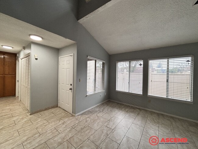 Photo - Cute 2 Bedroom Off Stockdale Hwy and California Ave!