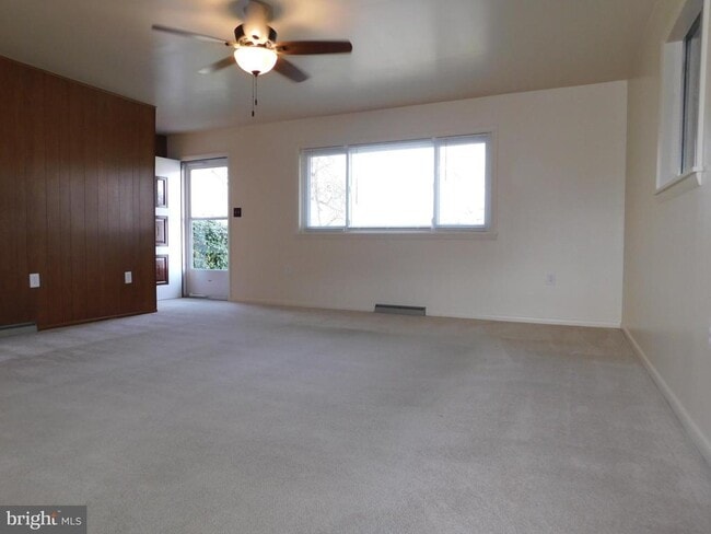 Photo - 1569 Frank Rd
