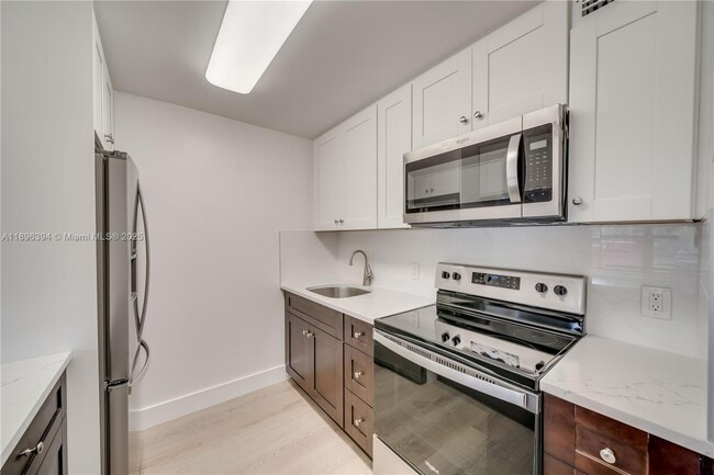 Building Photo - 101 SW 132nd Way Unit 104J