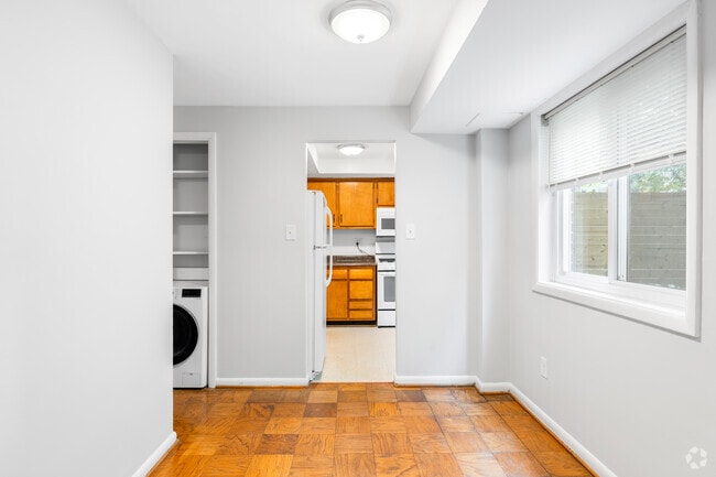 3 habitaciones, 2 baños - 1050 pies cuadrados - Comedor