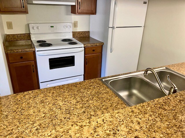 Photo - 220 Elm St Unit 221