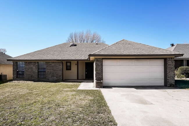 Building Photo - 6214 Lotus Dr