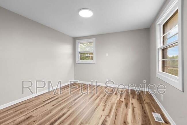 Photo - 895a W Sharpe Ave Unit B