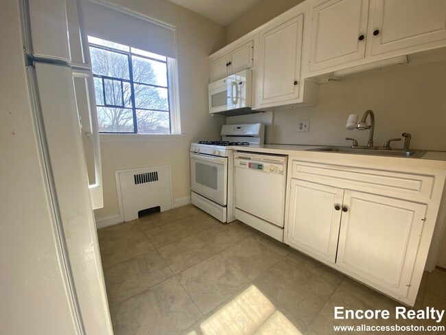 Photo - 61 Longwood Ave Unit 3