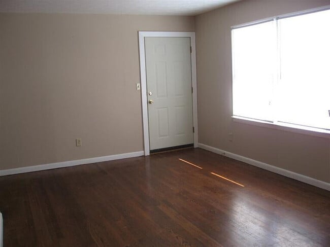 Building Photo - 1826 Marietta Dr Unit 6