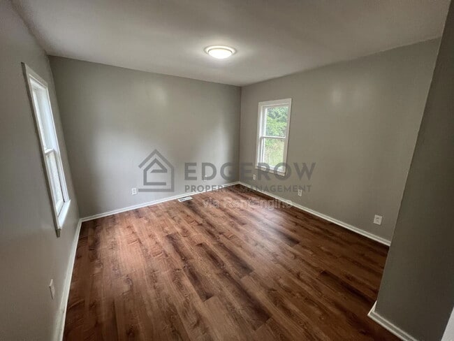 Photo - 298 McLaughlin Ave Unit B