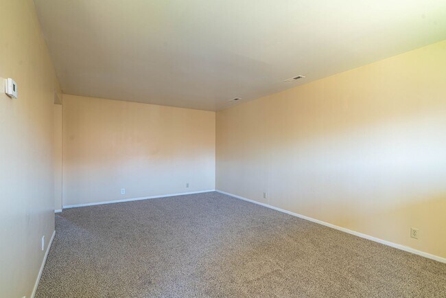 Photo - Sunny & Inviting Apartment with Clean Finishes in Great Location Unit #2