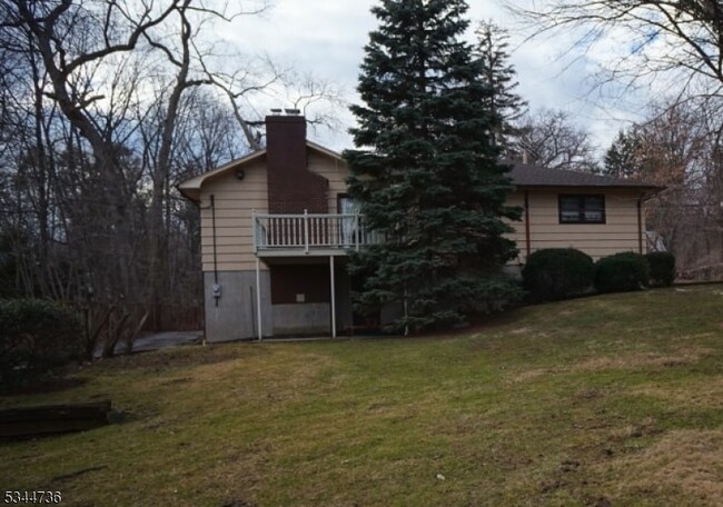 Building Photo - 12 Wildwood Ave Rental