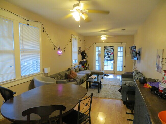 Photo - 6321 S Prieur St