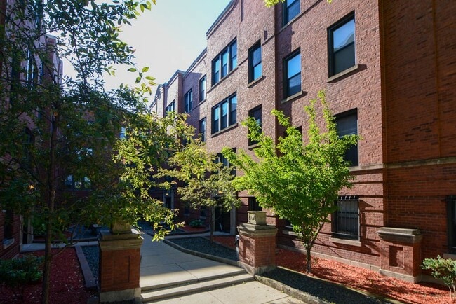 Building Photo - 3530 N Racine Ave Rental