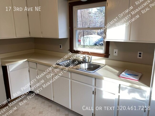 Photo - 17 3rd Ave NE