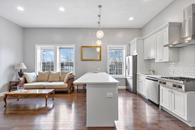 20 W Holly St