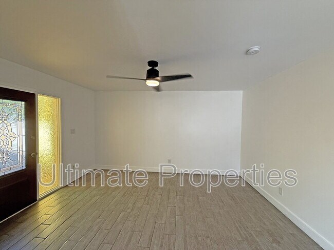 Photo - 1021 W Mission Ln