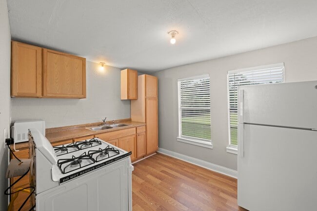 Photo - 303 Linwood St Unit 1/2