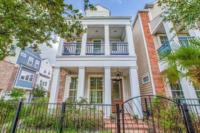 Building Photo - Luxury East Shore living with Lake Woodlands views!