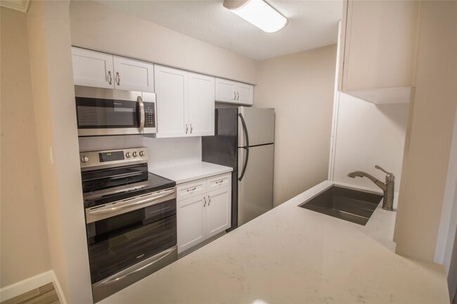 Photo - 2121 Fountain View Dr Unidad 25