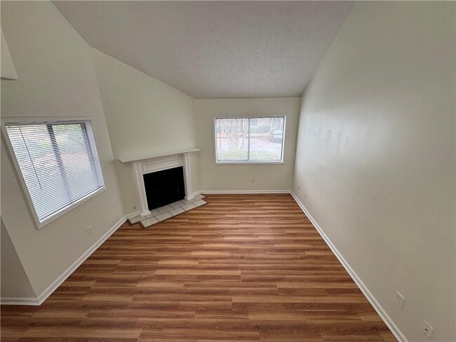 Photo - 2004 Parkaire Crossing