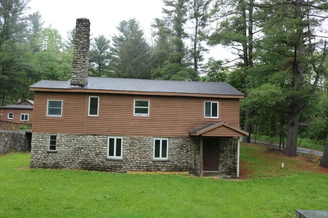 Photo - 1 Bedroom Freshly Painted Apartment with Bonus Room On Route 390 In Canadensis