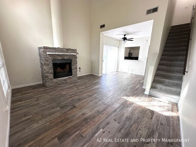 Building Photo - 1126 W Elliot Rd