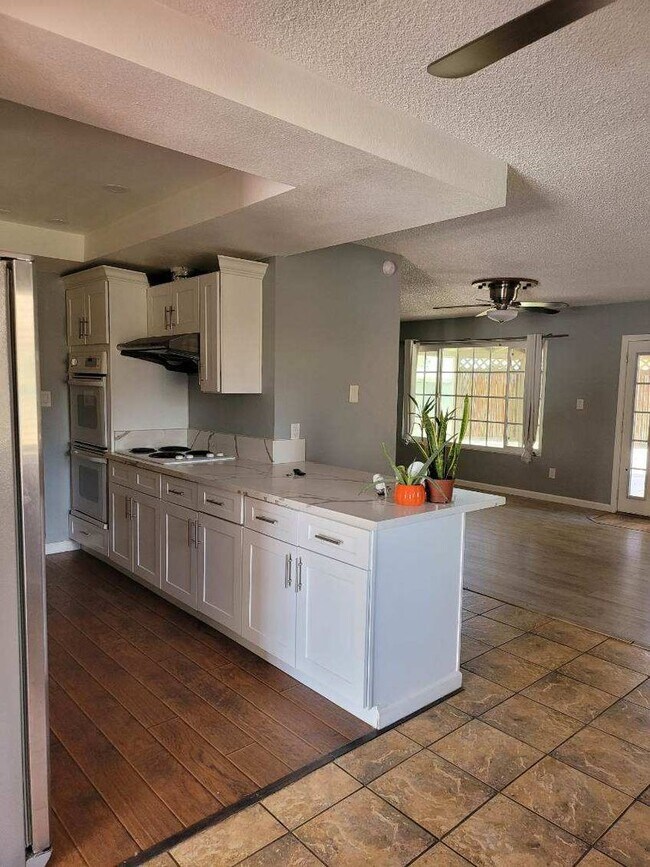 Photo - 527 N El Prado St