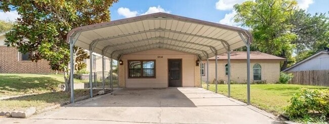 Building Photo - 1804 Miles St Rental
