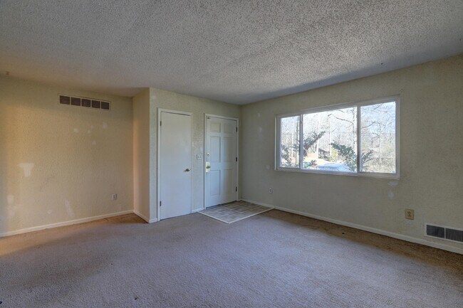 Photo - 2223 Davis Rd SW