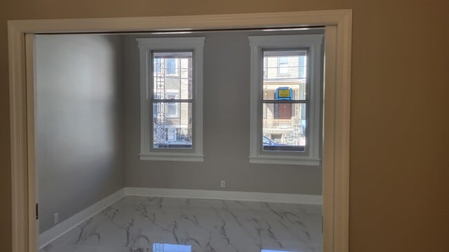 Photo - 433 67th St