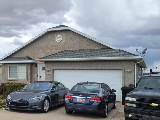 Photo - 1455 N Cedar Blvd House