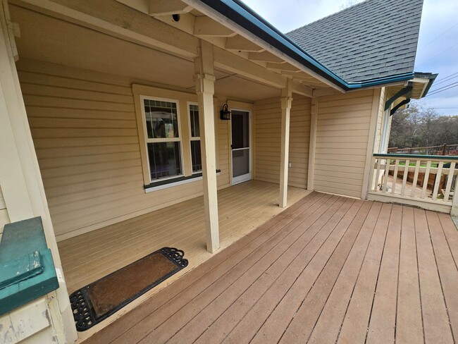 Photo - Cute 2 Bedroom House with Lovely Pond and ...