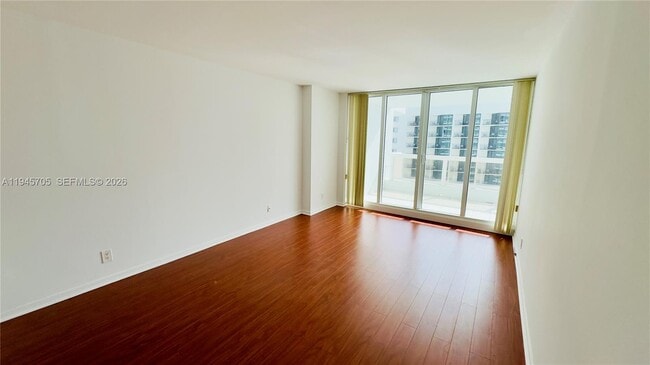 Photo - 1717 N Bayshore Dr Unidad A-3242