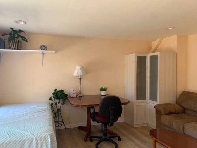 285 Roswell Dr Unit 4