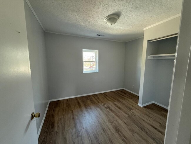 Photo - 1703 Singleton St