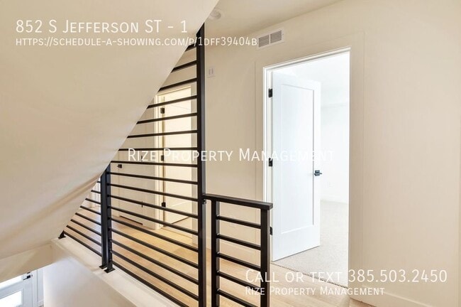 Photo - 852 Jefferson St W