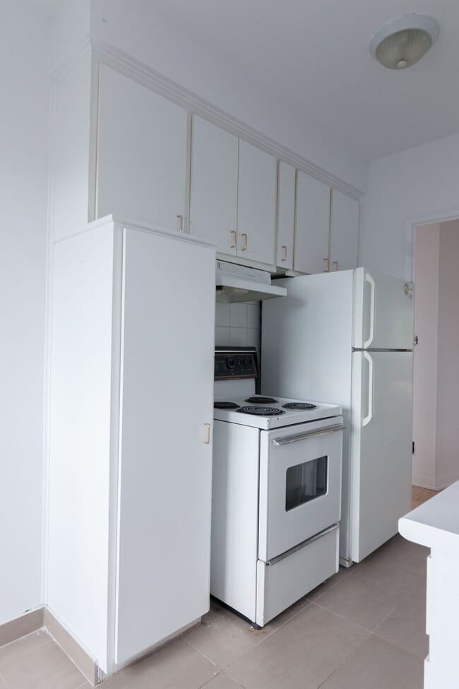 Photo - 809 Av. Bloomfield Unit 502