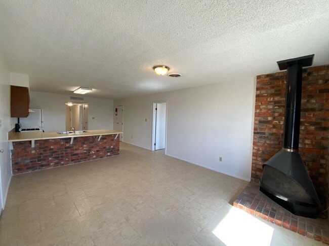 Building Photo - 2602 Miguel Pl Unit Apartment A