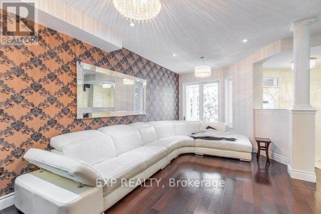 Photo - 833 Scollard Ct