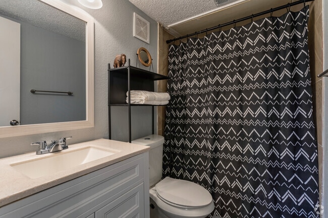 2BR,1BA - 767SF B2 - Bathroom