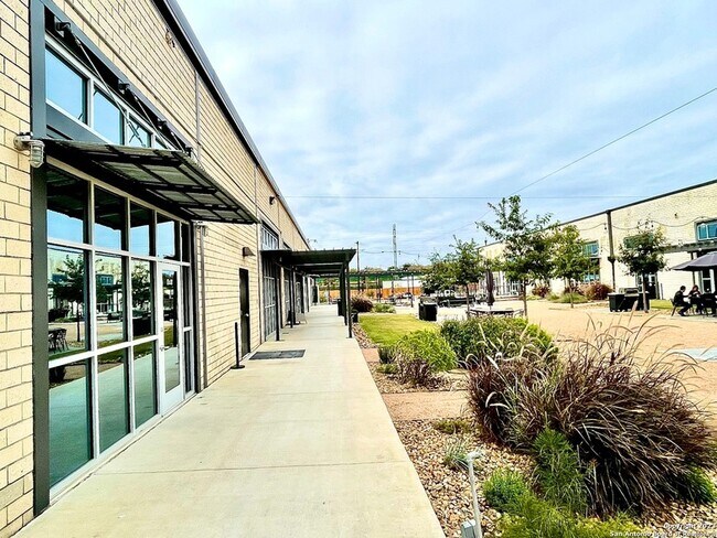 Photo - 215 Coca-Cola Pl