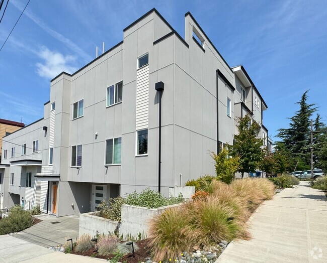 Building Photo - New Modern Townhome in North Seattle – Rar...