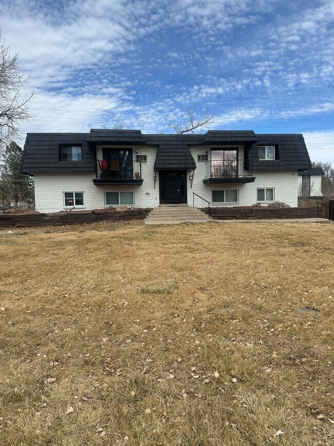 Building Photo - Spacious 1st Floor, 2 Bed, 1 Bath in Lakewood near Hwy 6! NEW MOVE IN SPECIAL!