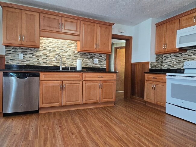 Photo - 20 Stedman St Apartment Unit 2