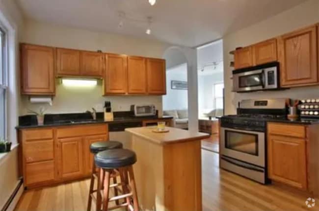 Building Photo - 46 Middle St Unit 1 Rental