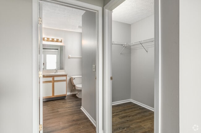 2BR, 2BA - 990SF - Bathroom Mid Upgrade