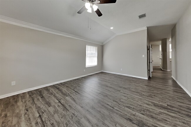 Photo - 20423 Drakewood Dr