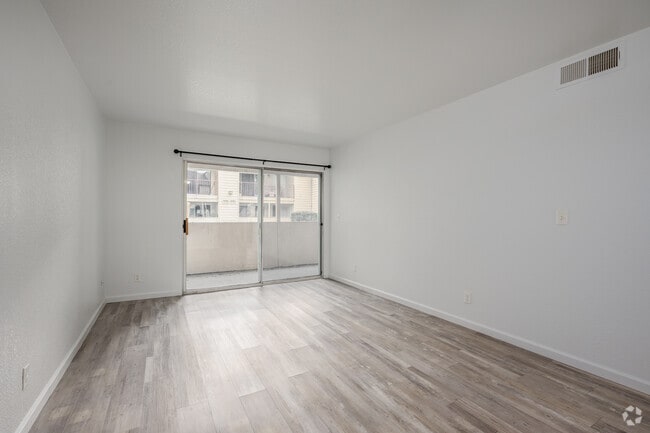 2BR, 1BA - 872SF - Living Room