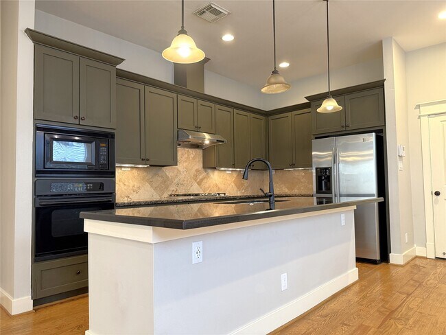 Photo - 5237 Center St