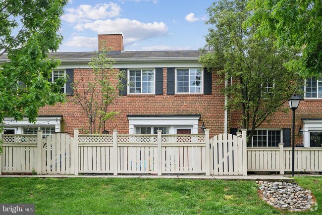 Building Photo - 1547-A N Van Dorn St Rental