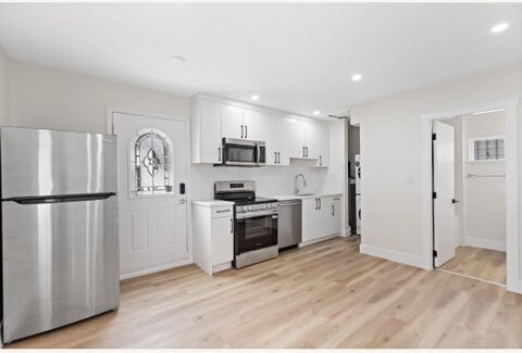 Photo - 12822-12229 229 St