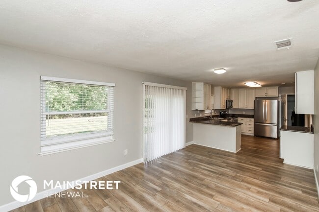 Photo - 831 Airoso Rd SE